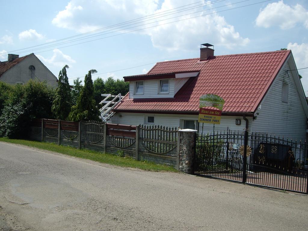 Dom Nad Jeziorem Rasząg Exterior foto